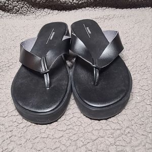 Old Navy black sandals